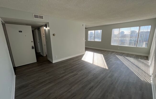 1 bed, 1 bath, 600 sqft, $1,698, Unit 307