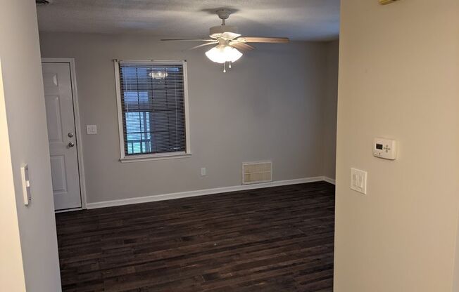 1 bed, 1 bath, 750 sqft, $955, Unit B