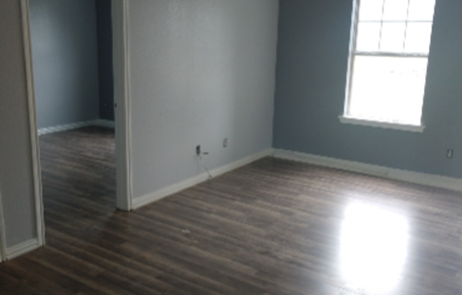 3 beds, 2 baths, $1,595