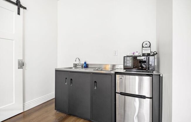 Studio, 1 bath, 540 sqft, $1,950, Unit 106