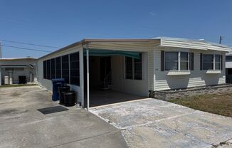 Spacious 2 Bedroom Mobile Home for Rent in Fairlane Acres – Bradenton, FL