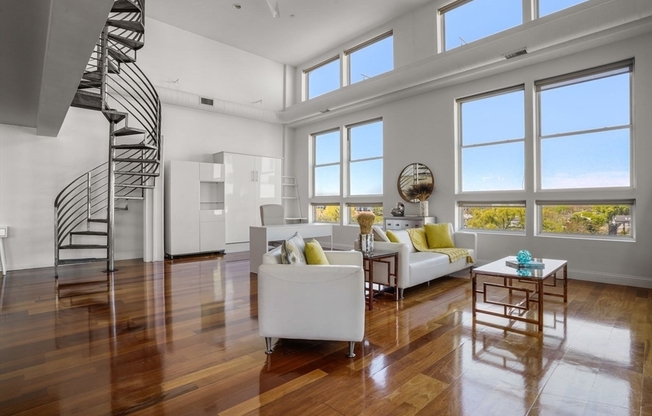 10 OCEAN AVE