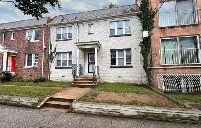 Cozy 3 BR/1 BA Apartment in Randle Highlands!