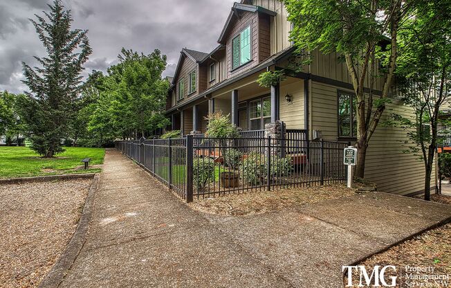 Modern Adorable 2 Bedroom Home in Hillsboro!