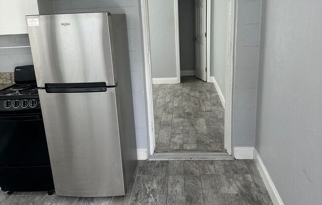 Studio, 1 bath, 450 sqft, $1,050, Unit 10