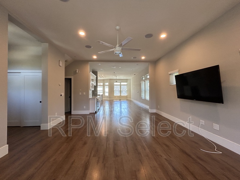 519 8 ST