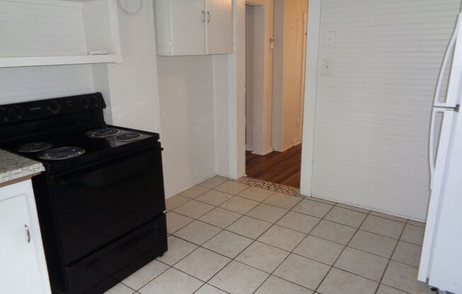 2 beds, 1 bath, $1,050