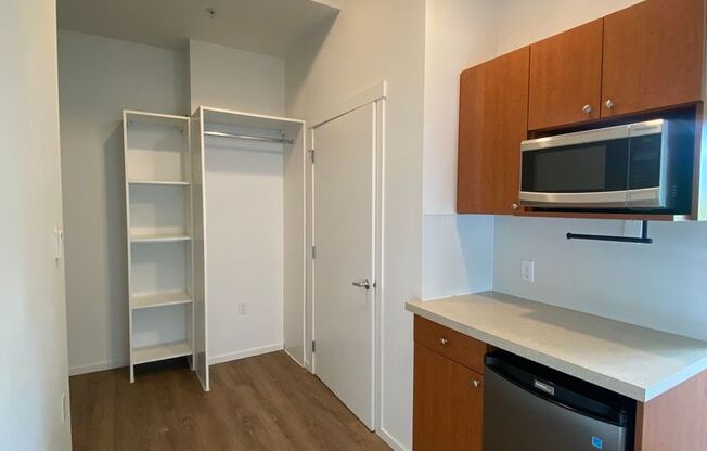 Studio, 1 bath, 170 sqft, $1,295, Unit 3510