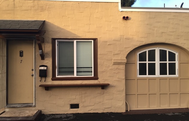 16 Hobart Avenue