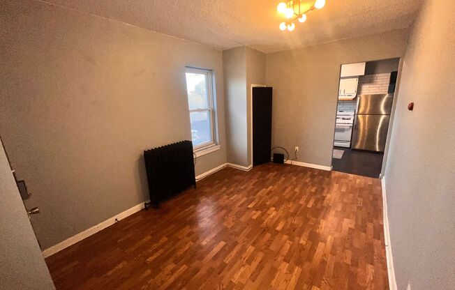 2 beds, 1 bath, $1,075, Unit 1