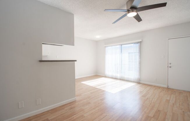 2 beds, 2 baths, $2,525, Unit 38