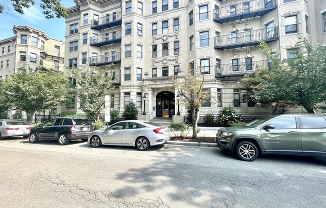 1 bed, 1 bath, 450 sqft, $2,900, Unit 88