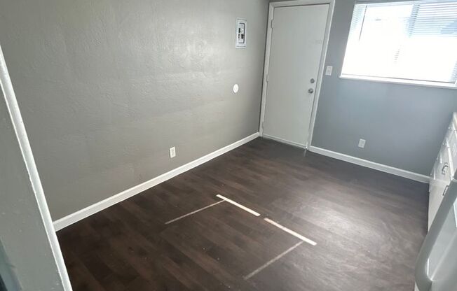 2 beds, 1 bath, 750 sqft, $1,070, Unit B07 1058 15