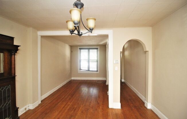 Updated 3bd/2ba Hampden Rowhome w/ CAC, W/D, more! Available 8/15!
