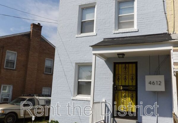 4612 BASS PL SE