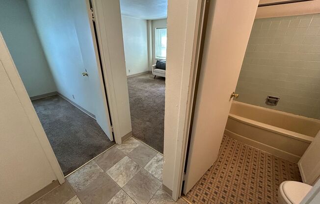 1 bed, 1 bath, $905, Unit 205
