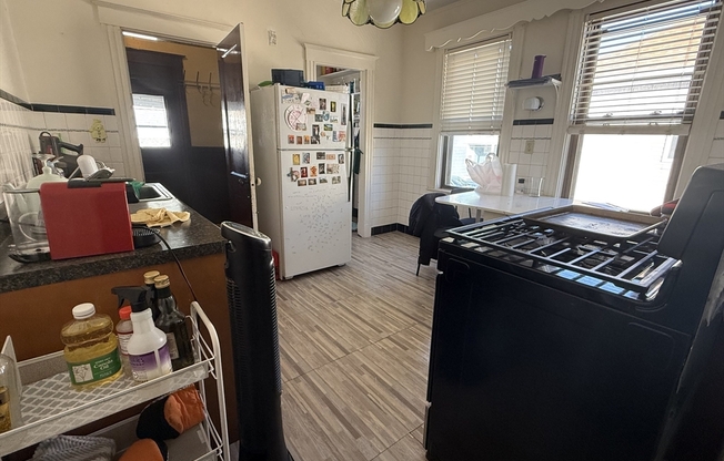 3 beds, 1 bath, 1,000 sqft, $3,400, Unit 1