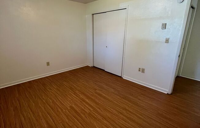 2 beds, 1 bath, 903 sqft, $1,170, Unit K-9