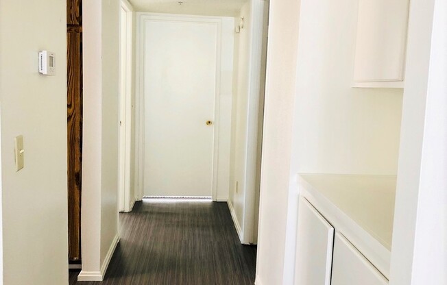 2 beds, 1 bath, 965 sqft, $1,700, Unit L95