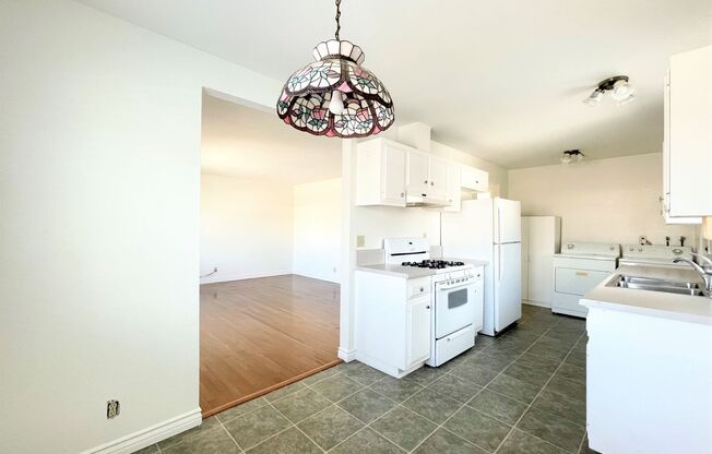 2 beds, 1 bath, $2,395