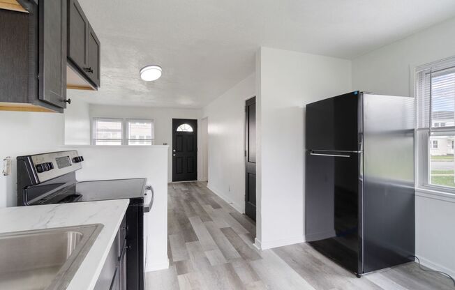 4BR Townhouse in Midland, PA!!