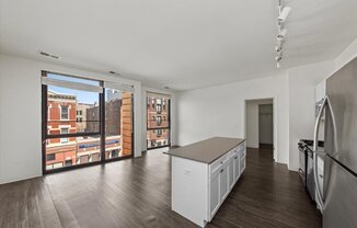 830 N Milwaukee 405
