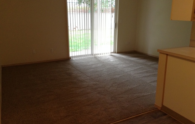 WALLACE PARK APARTMENTS (03)