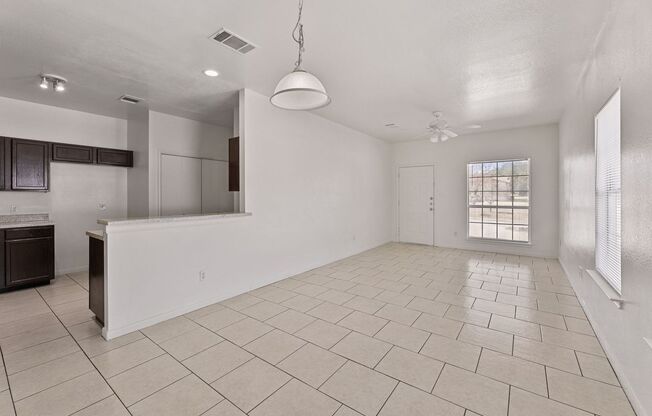 3 beds, 2 baths, $1,495, Unit A