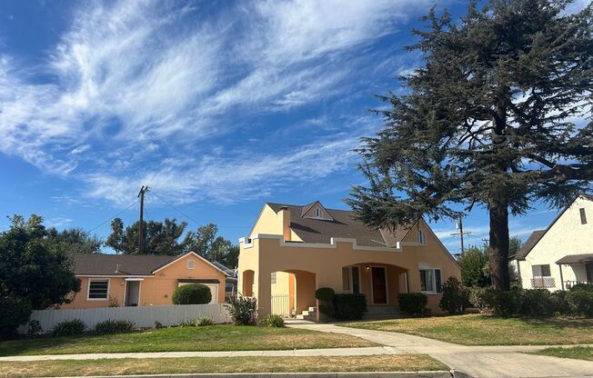 SPACIOUS HOME!!! 3 Bed/2 Bath 1504 soft $3,600/Month