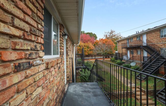 2 beds, 1 bath, 850 sqft, $1,075, Unit F6