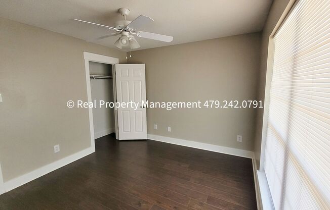 3 beds, 2 baths, $1,400