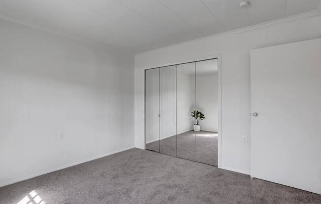 Apartments in Williamsport | Woodland Park |a bedroom with white walls and carpet