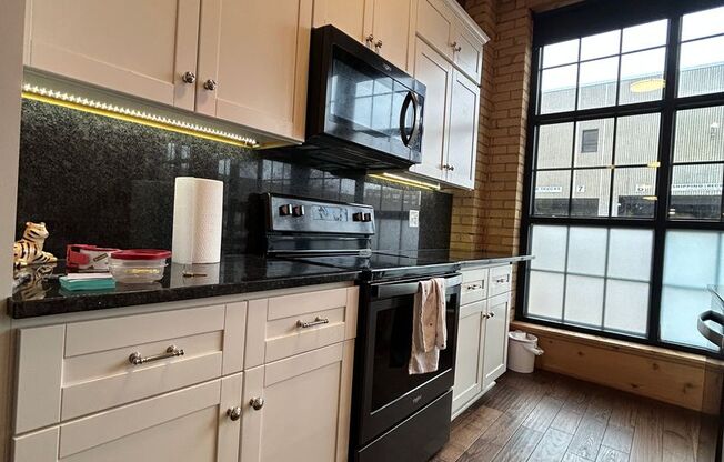 2 beds, 1 bath, 1,272 sqft, $2,245, Unit 111