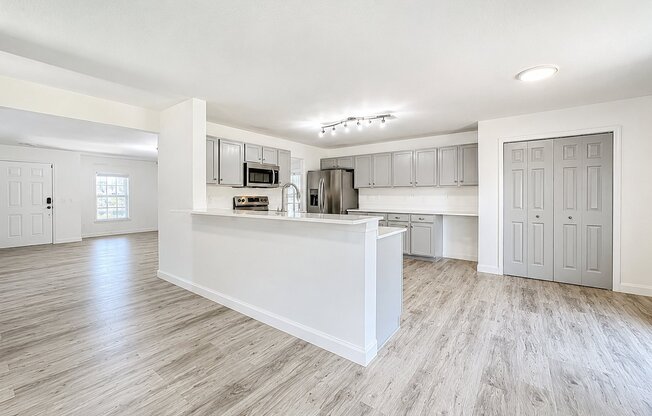 13841 CHIHULY CT