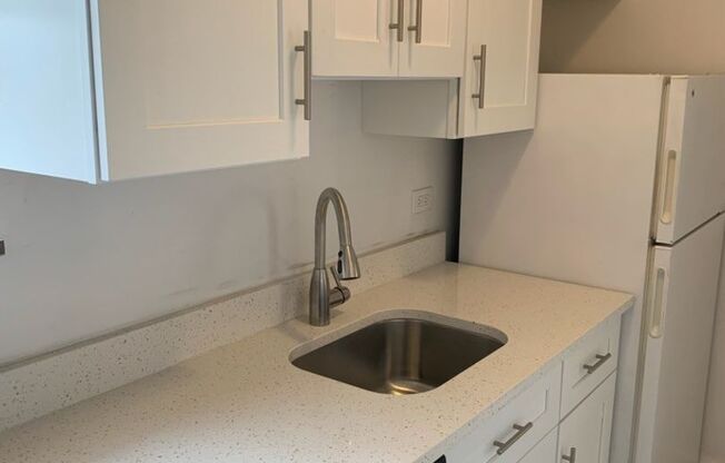 2 beds, 1 bath, $1,850, Unit 201A