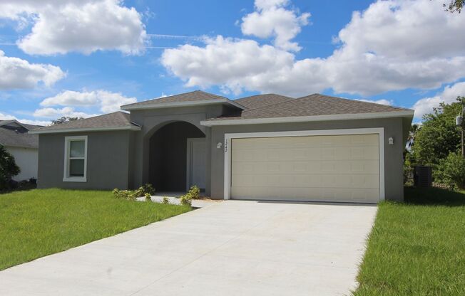 Stunning 4 Bedroom, 2 Bathroom Home in Palm Bay!!