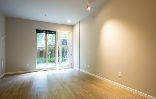 *FREE RENT* Sellwood-Great Modern Studio w/Dishwasher & W/D!