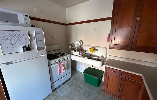 Studio, 1 bath, $825, Unit 8