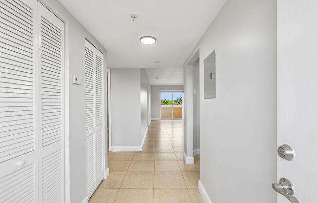 2 beds, 2 baths, $2,200, Unit R- 207