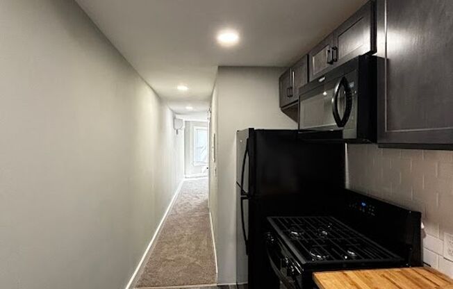 1 bed, 1 bath, 567 sqft, $1,300, Unit 607-4