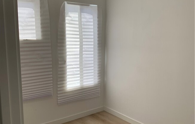 1211 W 40 PL