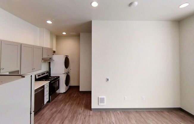 Studio, 1 bath, 397 sqft, $1,450, Unit 114