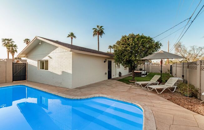 Beautifully Renovated 4-Bed Oasis with Pool Near ASU!