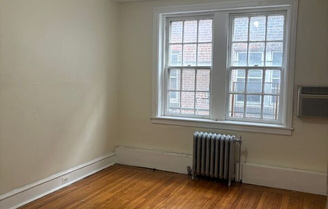 3 beds, 1 bath, 1,425 sqft, $1,495, Unit 4815-C2