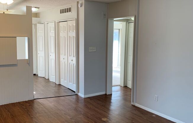 2 beds, 1 bath, 764 sqft, $875, Unit 11B