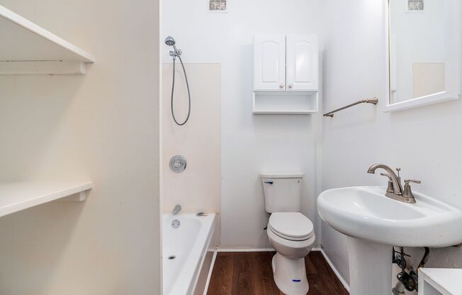 1 bed, 1 bath, 598 sqft, $1,595, Unit 7