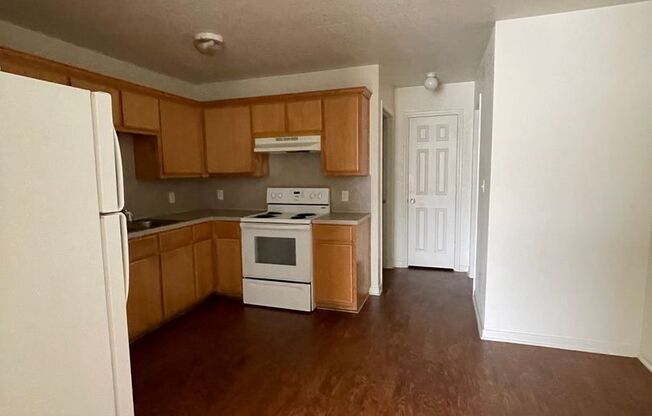 2 beds, 1.5 baths, 961 sqft, $895