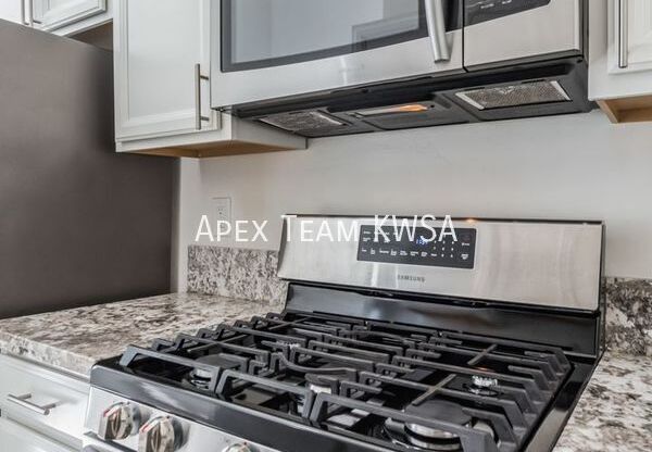 213 E 13 ST