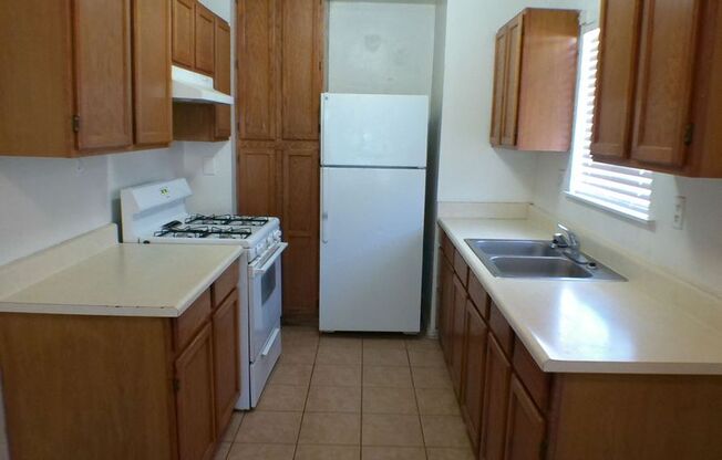 2 beds, 1 bath, $1,200