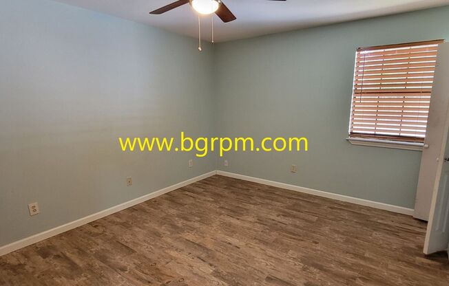 3 beds, 2 baths, $1,400